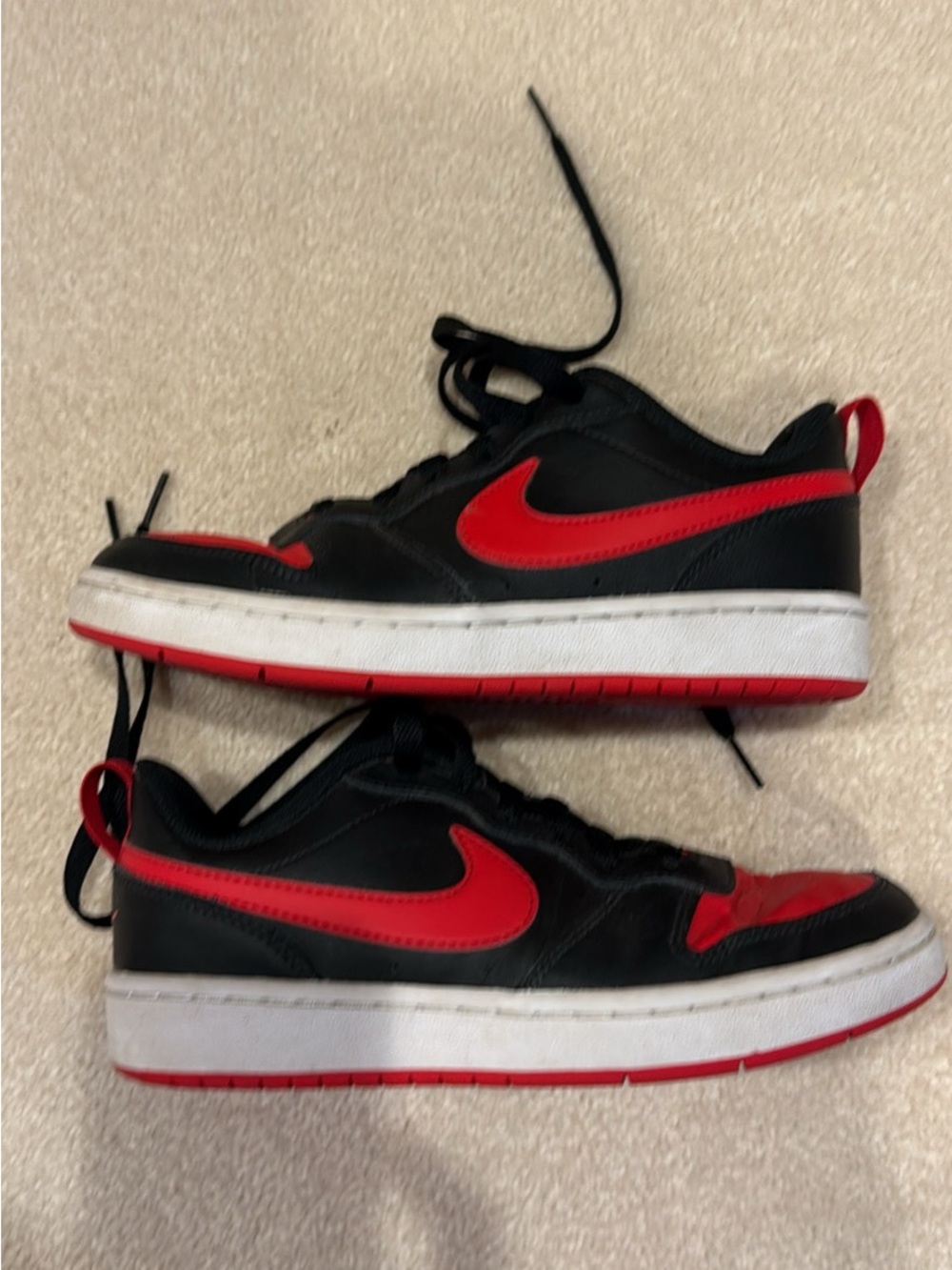 Nike Kids Black & Red Low-Top Sneakers